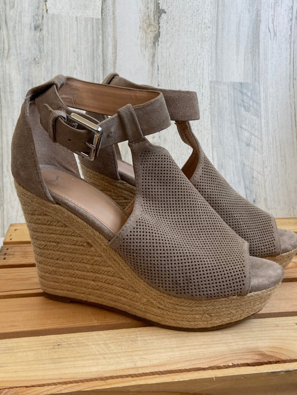 Marc Fisher Women's Size 8.5 Allison Perforated Espadrille Heels Taupe Sandals